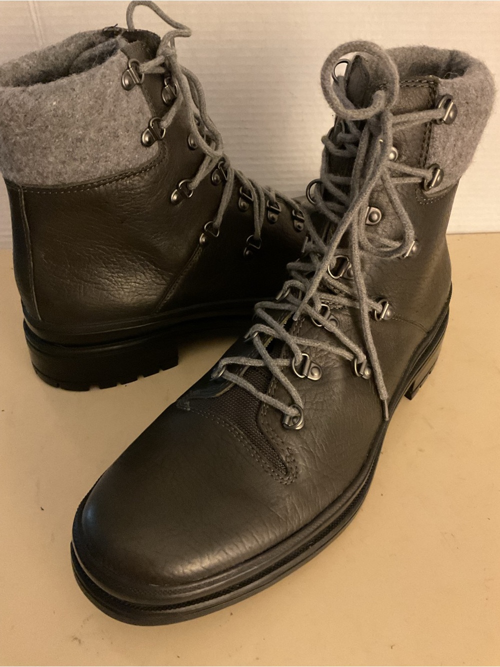 Calvin Klein men Gray Leather Lace-Up hiking Combat Boots US 11